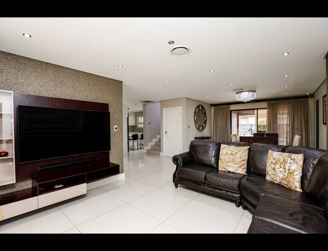 4 BEDROOM TOWNHOUSE FOR SALE IN IZINGA